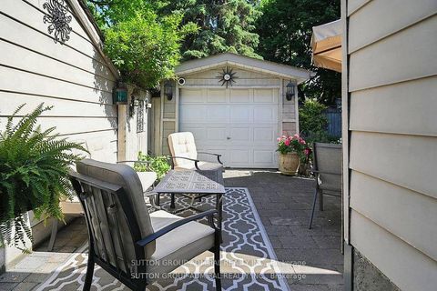Photo 31 at 1 Valleyview Gardens, Lambton Baby Point, Toronto