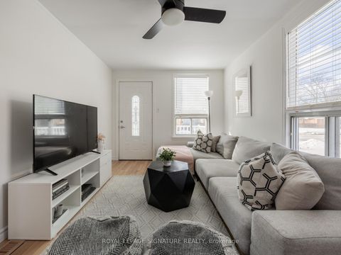 Photo 2 at 405 Pharmacy Avenue, Birchmount, Toronto