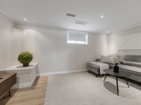 Photo 14 at 405 Pharmacy Avenue, Birchmount, Toronto