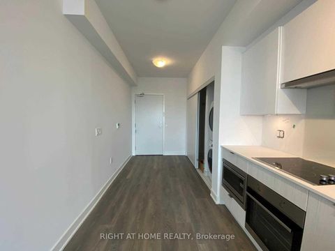 Photo 2 at 2912 - 99 Broadway Avenue, Mount Pleasant West, Toronto