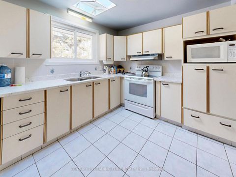 Photo 8 at 3525 Pollock Road E, Belhaven, Georgina