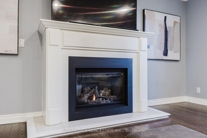 Photo 10 at 3325 Lakeshore Road, Roseland, Burlington