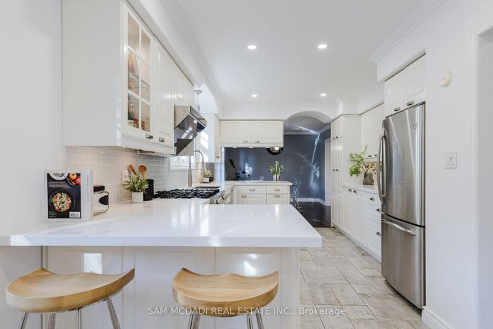 Photo 12 at 3325 Lakeshore Road, Roseland, Burlington