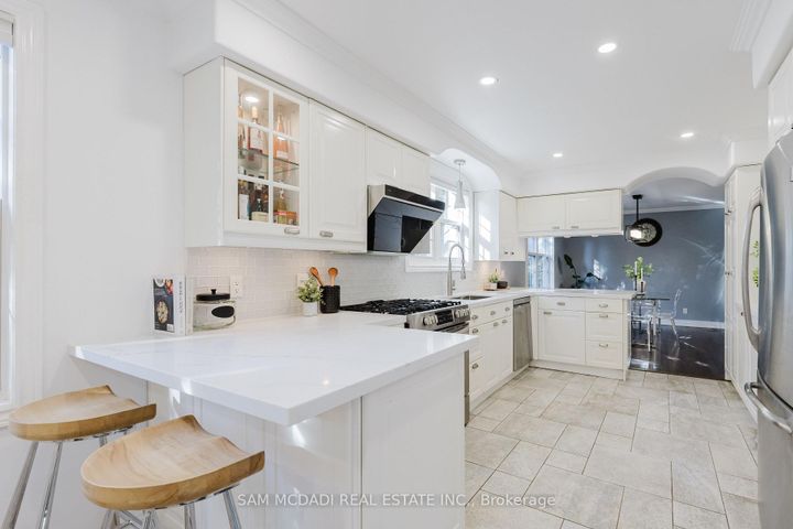 Photo 13 at 3325 Lakeshore Road, Roseland, Burlington