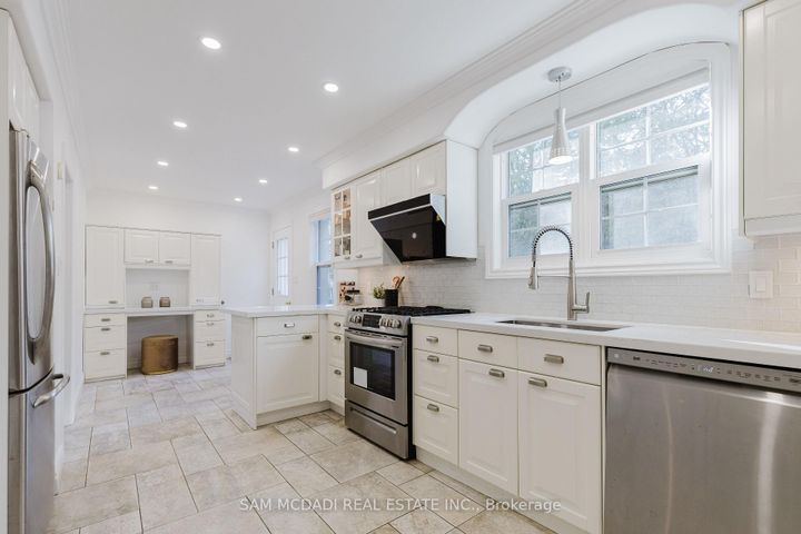 Photo 15 at 3325 Lakeshore Road, Roseland, Burlington