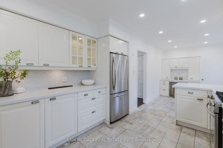 Photo 16 at 3325 Lakeshore Road, Roseland, Burlington