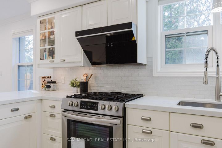 Photo 17 at 3325 Lakeshore Road, Roseland, Burlington