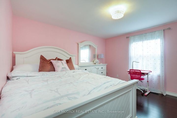 Photo 23 at 3325 Lakeshore Road, Roseland, Burlington