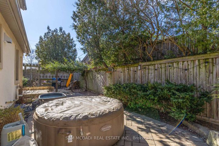 Photo 34 at 3325 Lakeshore Road, Roseland, Burlington