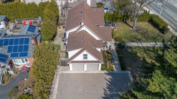 Photo 39 at 3325 Lakeshore Road, Roseland, Burlington
