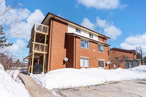 Photo 9 at 8 - 22 Meadow Lane, Ardagh, Barrie