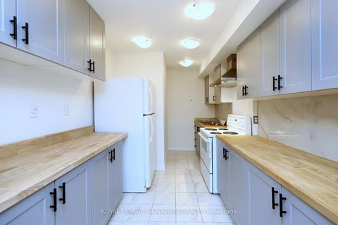 Photo 13 at 20 - 160 Carsbrooke Road, Etobicoke West Mall, Toronto