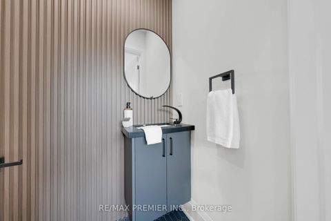 Photo 16 at 388 Crawford Street, Bellwoods, Toronto