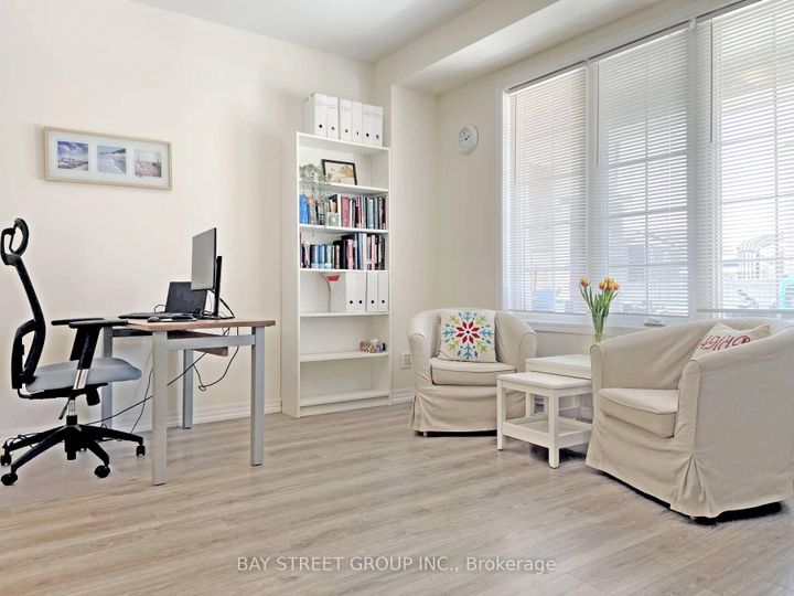 Photo 1 at 3315 Vardon Way, GO Glenorchy, Oakville