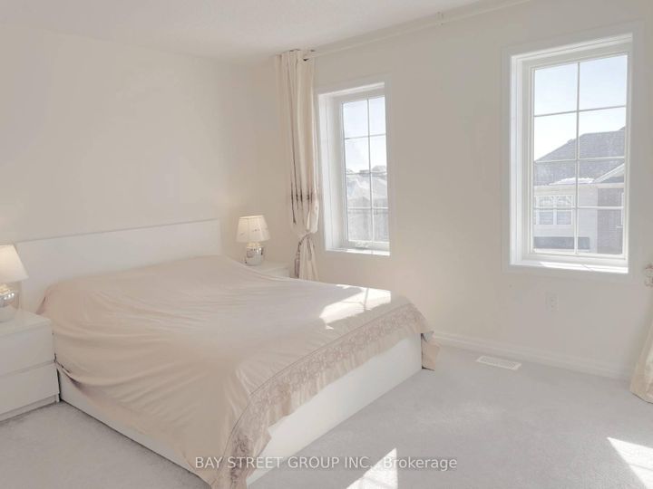 Photo 5 at 3315 Vardon Way, GO Glenorchy, Oakville