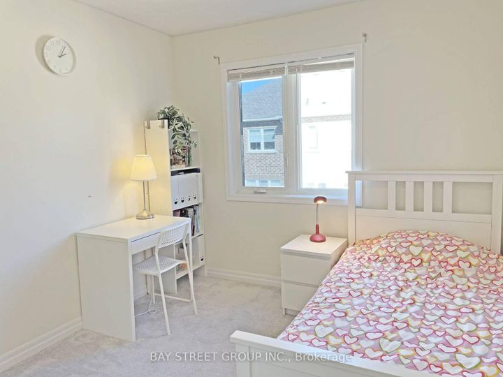 Photo 6 at 3315 Vardon Way, GO Glenorchy, Oakville