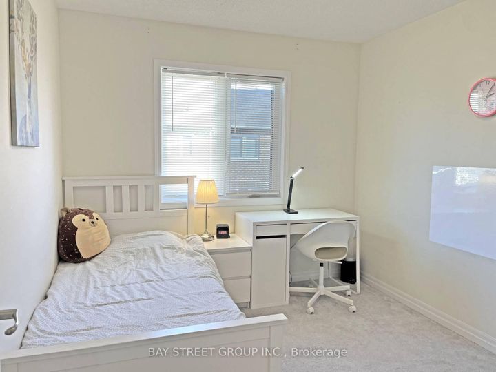 Photo 7 at 3315 Vardon Way, GO Glenorchy, Oakville