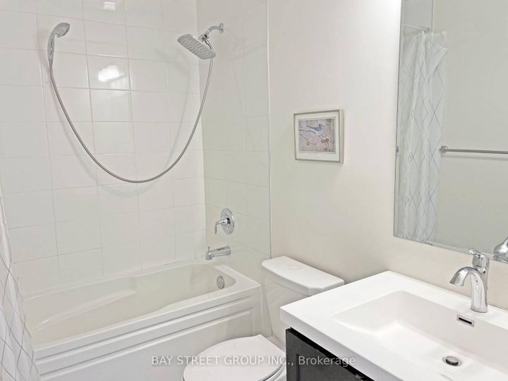 Photo 8 at 3315 Vardon Way, GO Glenorchy, Oakville