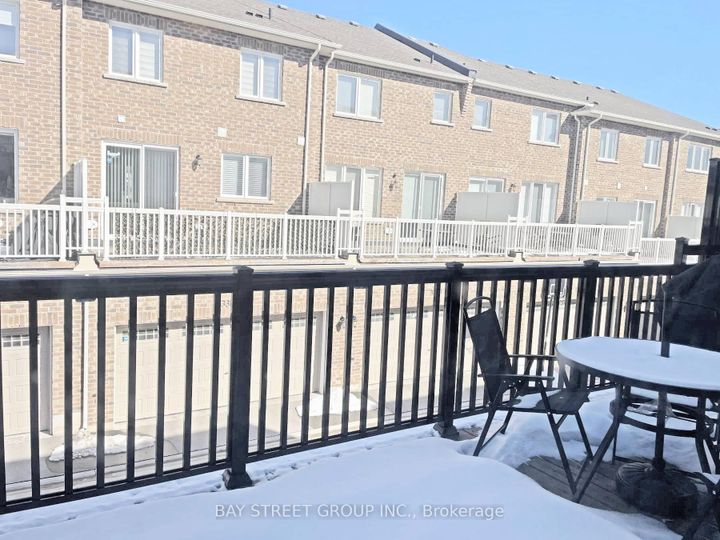 Photo 9 at 3315 Vardon Way, GO Glenorchy, Oakville