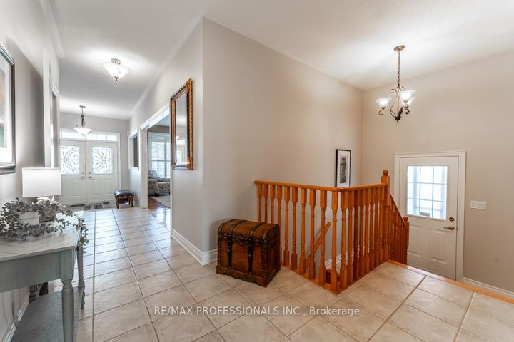 Photo 9 at 48 Pieta Place, Vellore Village, Vaughan