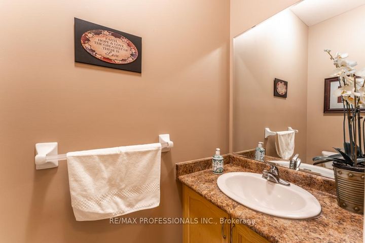 Photo 21 at 48 Pieta Place, Vellore Village, Vaughan