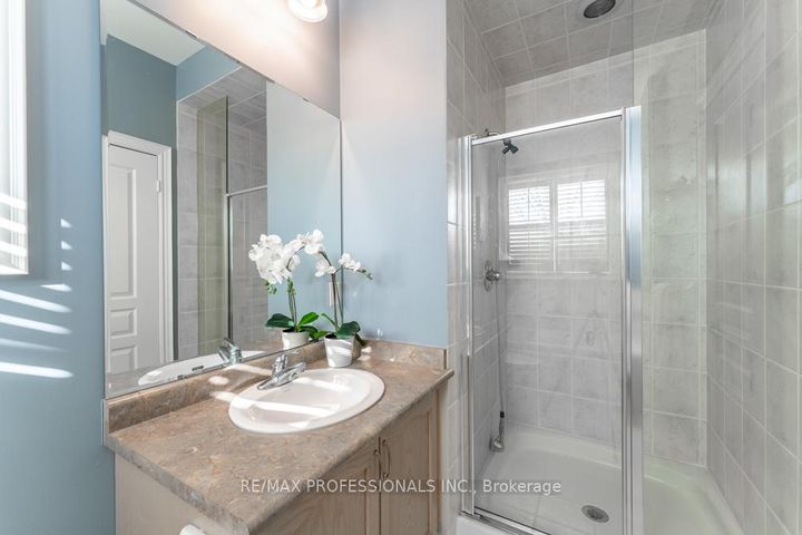 Photo 33 at 48 Pieta Place, Vellore Village, Vaughan