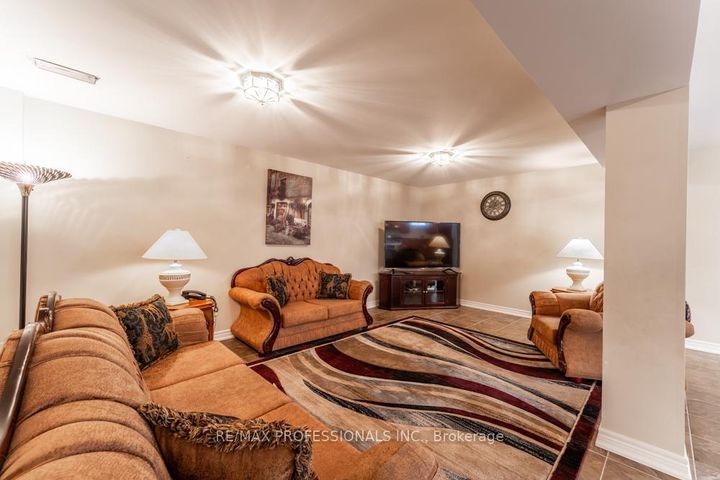 Photo 37 at 48 Pieta Place, Vellore Village, Vaughan