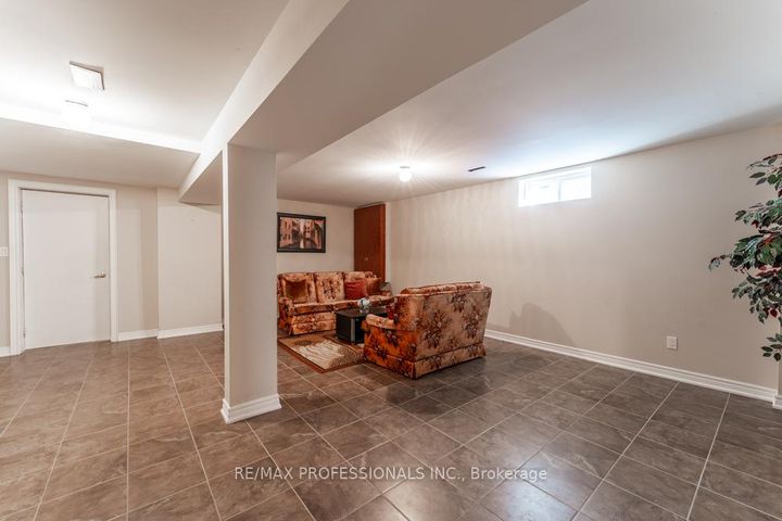 Photo 44 at 48 Pieta Place, Vellore Village, Vaughan