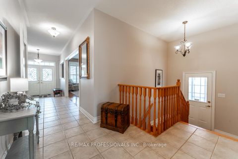 Photo 9 at 48 Pieta Place, Vellore Village, Vaughan