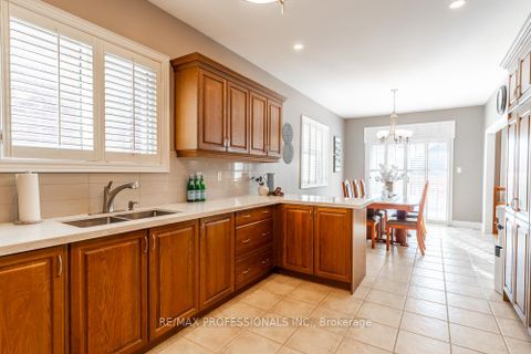 Photo 11 at 48 Pieta Place, Vellore Village, Vaughan