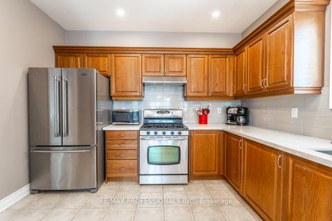 Photo 12 at 48 Pieta Place, Vellore Village, Vaughan