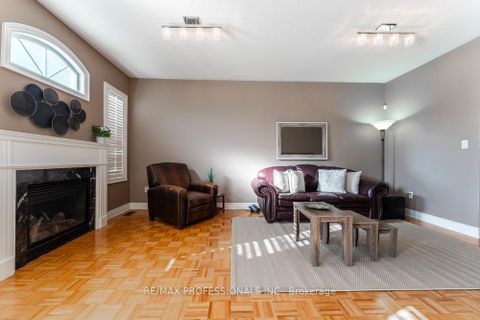Photo 19 at 48 Pieta Place, Vellore Village, Vaughan