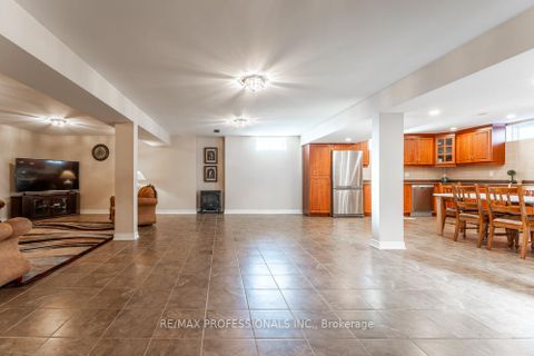 Photo 36 at 48 Pieta Place, Vellore Village, Vaughan