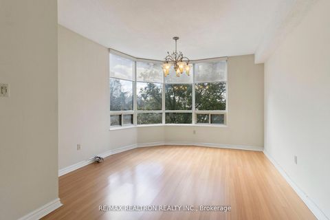 Photo 10 at 307 - 333 Clark Avenue W, Yorkhill, Vaughan