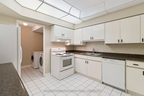 Photo 15 at 307 - 333 Clark Avenue W, Yorkhill, Vaughan