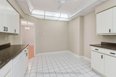 Photo 16 at 307 - 333 Clark Avenue W, Yorkhill, Vaughan