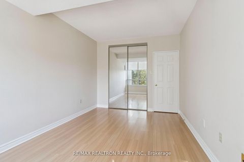 Photo 17 at 307 - 333 Clark Avenue W, Yorkhill, Vaughan