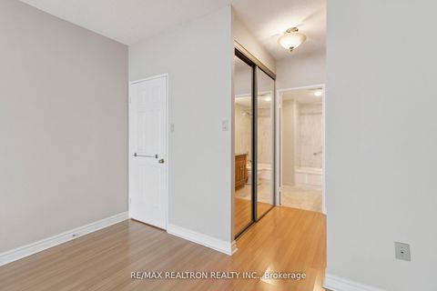 Photo 19 at 307 - 333 Clark Avenue W, Yorkhill, Vaughan