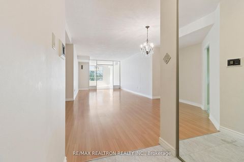 Photo 20 at 307 - 333 Clark Avenue W, Yorkhill, Vaughan
