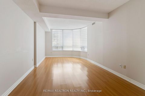 Photo 21 at 307 - 333 Clark Avenue W, Yorkhill, Vaughan