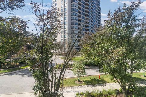 Photo 25 at 307 - 333 Clark Avenue W, Yorkhill, Vaughan