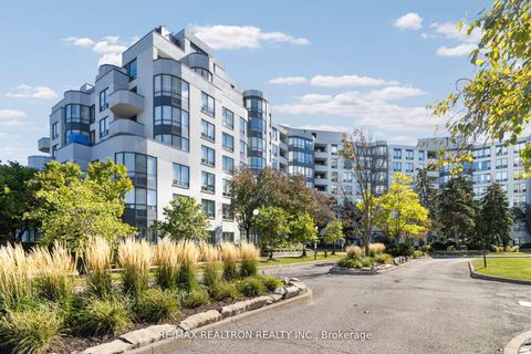 Photo 26 at 307 - 333 Clark Avenue W, Yorkhill, Vaughan