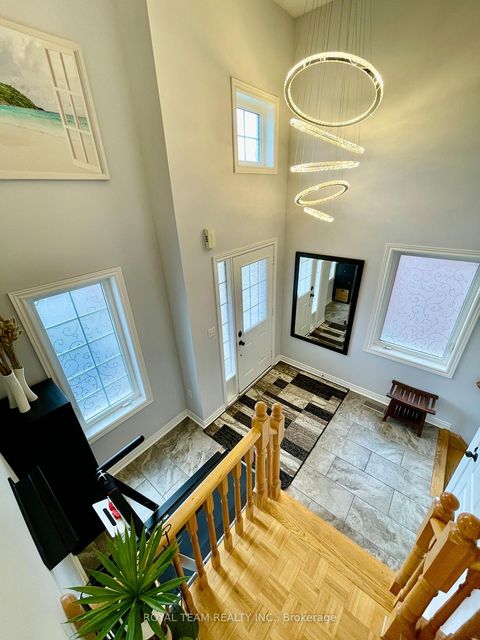 Photo 2 at 66 Canyon Gate Crescent, Rural Vaughan, Vaughan