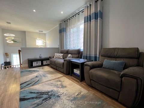 Photo 4 at 66 Canyon Gate Crescent, Rural Vaughan, Vaughan