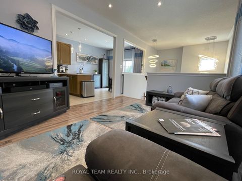 Photo 5 at 66 Canyon Gate Crescent, Rural Vaughan, Vaughan