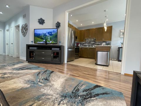 Photo 6 at 66 Canyon Gate Crescent, Rural Vaughan, Vaughan