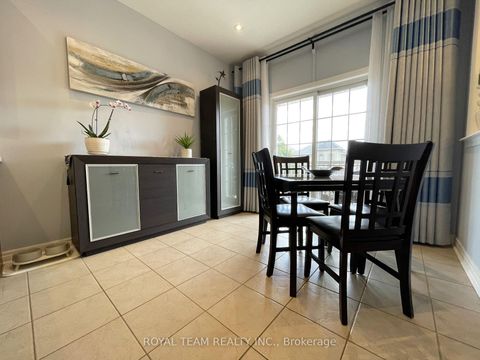 Photo 9 at 66 Canyon Gate Crescent, Rural Vaughan, Vaughan