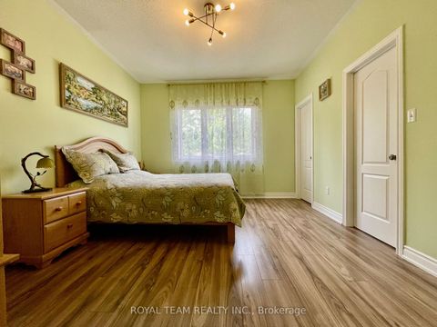 Photo 12 at 66 Canyon Gate Crescent, Rural Vaughan, Vaughan