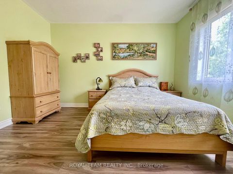 Photo 13 at 66 Canyon Gate Crescent, Rural Vaughan, Vaughan