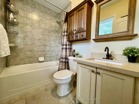 Photo 14 at 66 Canyon Gate Crescent, Rural Vaughan, Vaughan